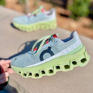 On Cloud Monsters Women’s 6.5